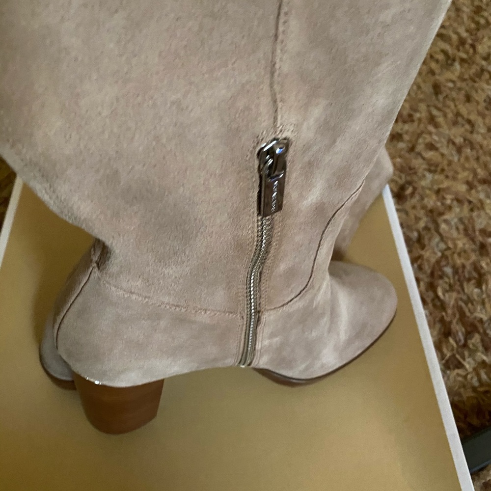 Classic suede boots